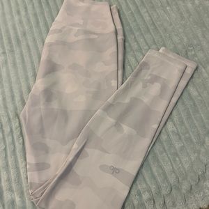 alo yoga leggings